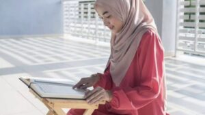 Female Quran Tutor